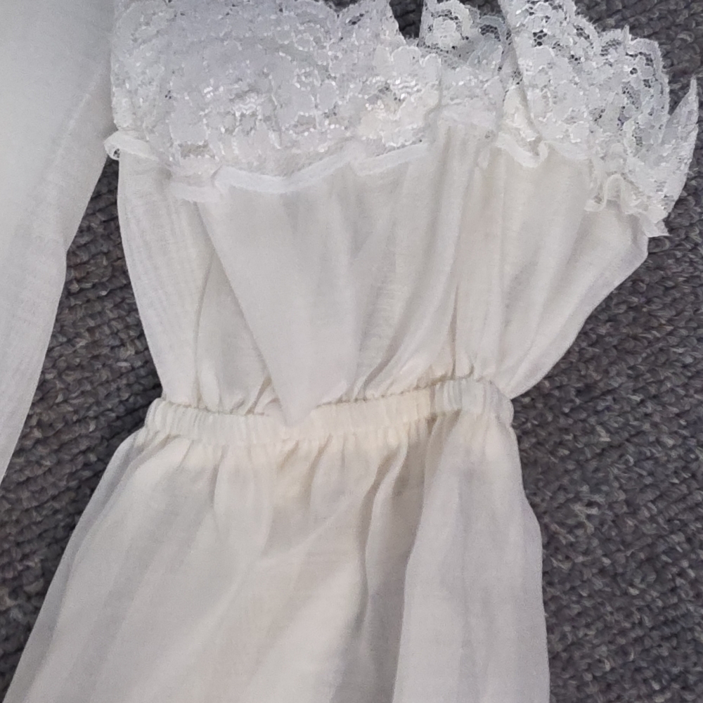 Romantic Off-Shoulder Lace Chemise - Picture 6 of 10